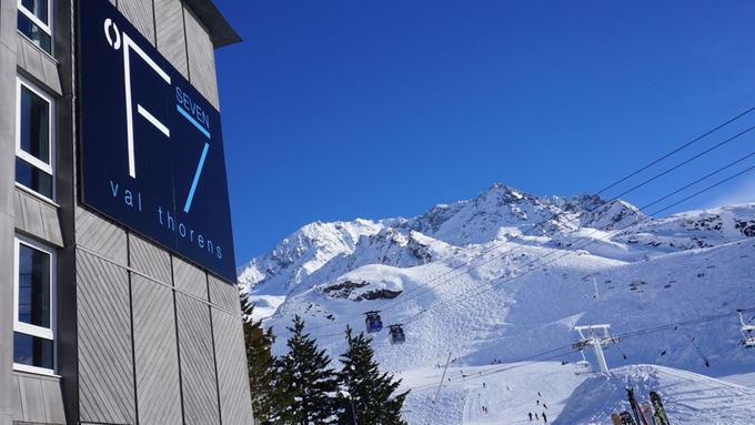 Fahrenheit Seven, Pháp  Khu nghỉ dưỡng trượt tuyết này nằm ở Val Thorens, Pháp và được xếp hạng 4 sao. Nó cũng được CNN vinh danh là khách sạn trượt tuyết mới tốt nhất.