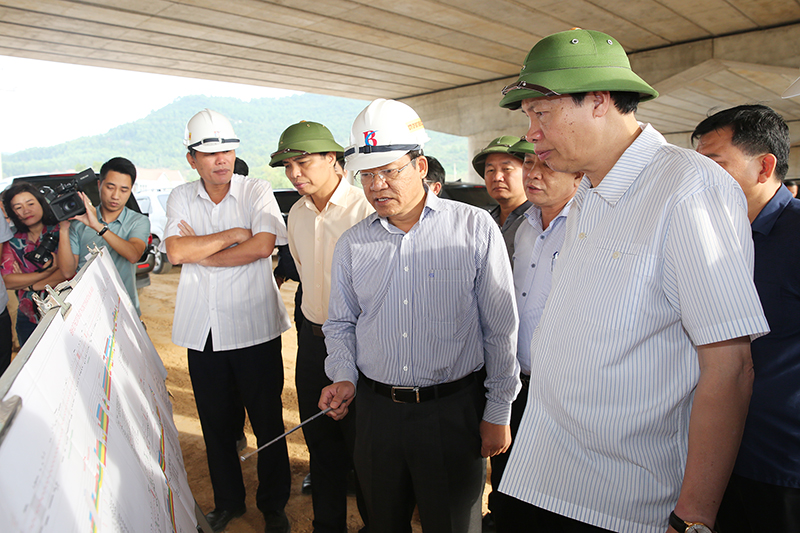 Chủ đầu tư dự án Cao tốc Hạ Long - Vân Đồn báo cáo tiến độ thực hiện dự án.