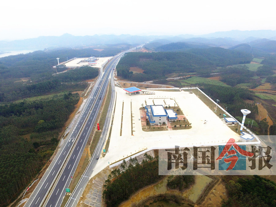 Một đoạn tuyến đường cao tốc Ngô Châu - Liễu Châu (Quảng Tây)