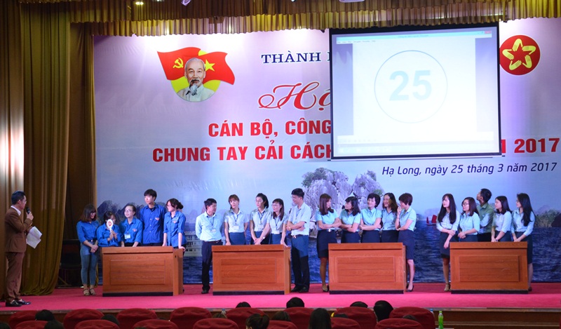 TP Hạ Long long trọng tổ chức Hội thi Cán bộ, công chức, viên chức chung tay cải cách hành chính năm 2017. Ảnh: Nguyễn Thanh 