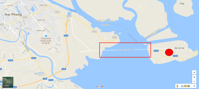 Cầu Tân Vũ - Lạch Huyện là cây cầu dài vượt biển dài nhất Việt Nam đến thời điểm này với tổng chiều dài 15,63km, trong đó có hơn 5km chạy trên biển (phần ô vuông đỏ). Đây là công trình nối liền đảo Cát Hải - nơi có nhà máy VINFAST (chấm đỏ) với đất liền. Ảnh chụp màn hình Google Map.