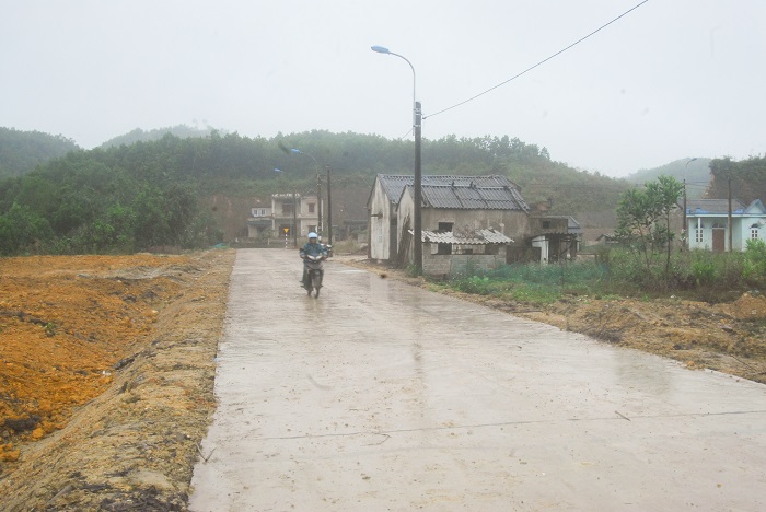Tuyên đường thôn Khe Sâu (xã Nam Sơn) được mỏ rộng, nâng cấp trong năm 2017.