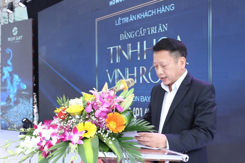 Ông Nguyễn Anh Quân - Phó tổng giám đốc Công ty TNHH HDMon Hạ Long - phát biểu mở đầu lễ tri ân
