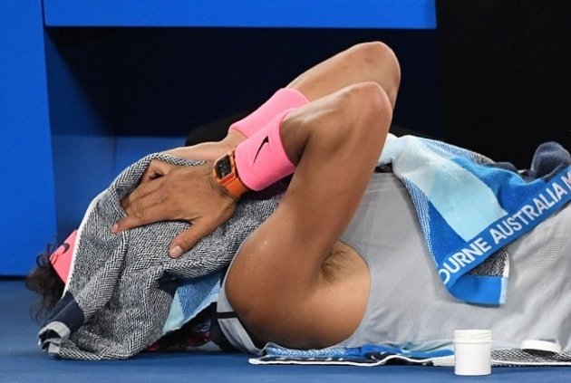  Rafael Nadal bỏ cuộc ở set 5 vì chấn thương.