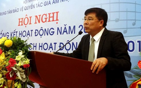 Nhạc sĩ Đinh Trung Cẩn – Phó Giám đốc kiêm Giám đốc chi nhánh phía Nam trình bày báo cáo tổng kết.
