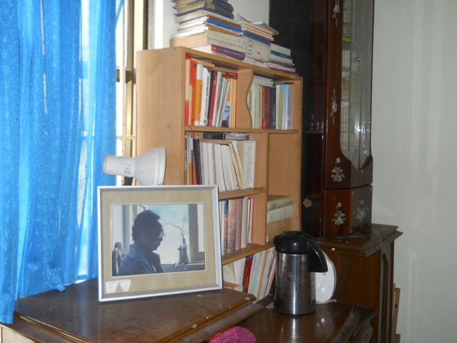 Căn phòng làm việc lúc sinh thời của nhà văn Lý Biên Cương.