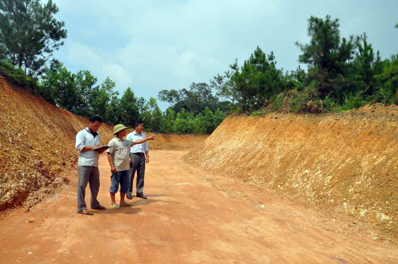 Tuyến đường thôn Khe Ốn - thôn Khe Man (xã Thanh Lâm, huyện Ba Chẽ) được mở rộng có sự đóng góp của người dân trên địa bàn.