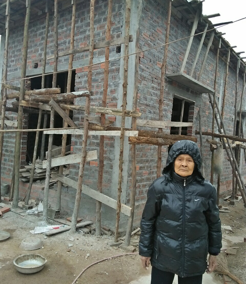 Tết này bà Trương Thị Kém, thôn Đầm Tròn, xã Bình Dân sẽ được đón xuân bên ngôi nhà mới