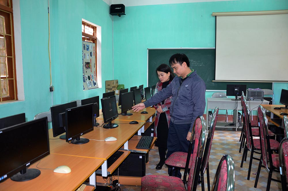 Phòng tin học gần 40 máy đáp ứng cho học sinh thực hành