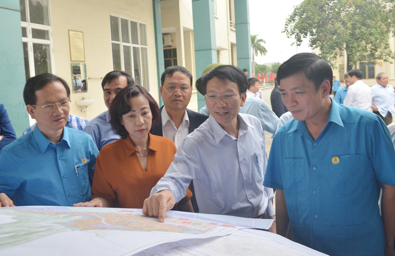 Chủ tịch Tổng LĐLĐ Việt Nam và lãnh đạo tỉnh Quảng Ninh, Tập đoàn TKV khảo sát tại khu vực xây dựng dự án thiết chế Công đoàn
