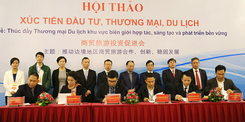 Các doanh nghiệp Móng Cái và Trung Quốc ký biên bản Hội thảo xúc tiến thương mại, du lịch