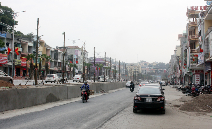 Tuyến đường Nguyễn Văn Cừ được thiết kế xây dựng là tuyến đường mẫu trong khu đô thị được tính từ ngã năm Kênh Liêm đến điểm cuối của tuyến phố khu vực Cầu Trắng