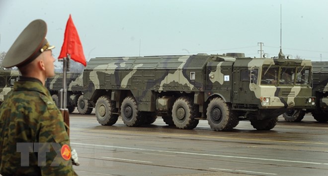 Hệ thống tên lửa Iskander của Nga tham gia tập dượt chuẩn bị cho cuộc diễu binh ở Moskva ngày 20/4/2010. (Nguồn: AFP/TTXVN)