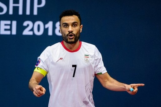  Hassanzadeh ăn mừng bàn thắng.