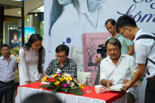  Nhà văn Nguyễn Nhật Ánh và đạo diễn Phan Gia Nhật Linh cùng ký tên lên 