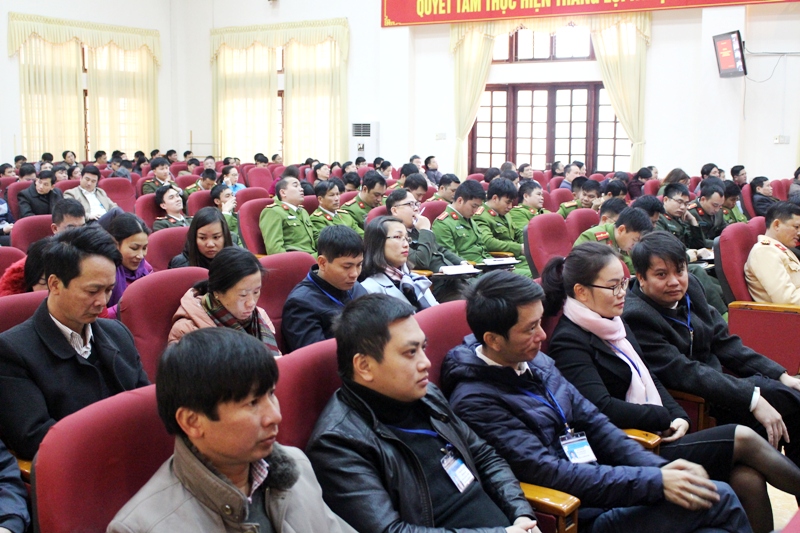 Đảng viên các chi, đảng bộ trực thuộc Đảng bộ huyện Đầm Hà nghe quán triệt Nghị quyết số 09-NQ/TU của Ban Chấp hành Đảng bộ tỉnh.