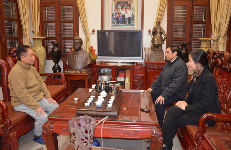 Các đồng chí lãnh đạo thăm, chúc tết gia đình đồng chí Nguyễn Duy Hưng nguyên Bí thư Tỉnh ủy