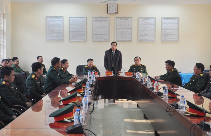 Đồng chí Nguyễn Văn Đọc, Bí thư Tỉnh ủy, Chủ tịch HĐND tỉnh ghi nhận những nỗ lực của Trung đoàn 244 trong thực hiện nhiệm vụ thời gian qua.