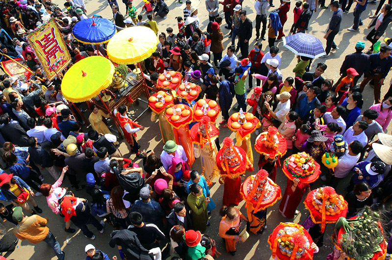 Lễ hội Tiên Công diễn ra từ ngày 6 đến 7 tháng Giêng hàng năm tại làng đảo Hà Nam, thị xã Quảng Yên.