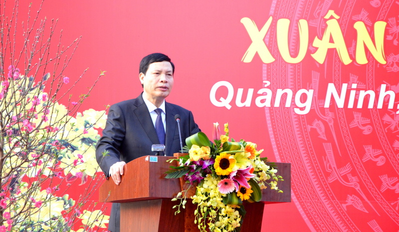 Đồng chí Nguyễn Đức Long, Phó Bí thư Tỉnh ủy, Chủ tịch UBND tỉnh phát biểu và chúc mừng việc rót những tấn than đầu tiên của Tập đoàn Than- Khoáng sản Việt Nam trong ngày đầu xuân năm mới