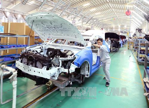 Dây chuyền lắp ráp ô tô du lịch tại nhà máy THACO (Khu kinh tế mở Chu Lai, huyện Núi Thành, tỉnh Quảng Nam). Ảnh: Vũ Sinh/TTXVN