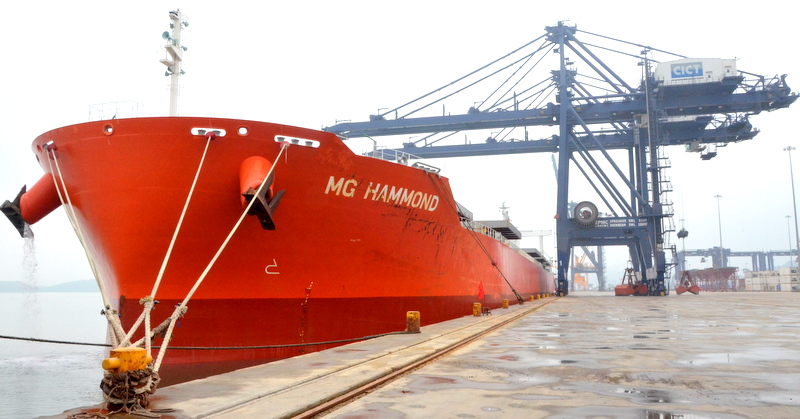 Tàu MG Hammond (quốc tịch Panama) vận chuyển 52.000 tấn nông sản vào cảng CICT đê tiếp hành bốc xếp hàng hóa
