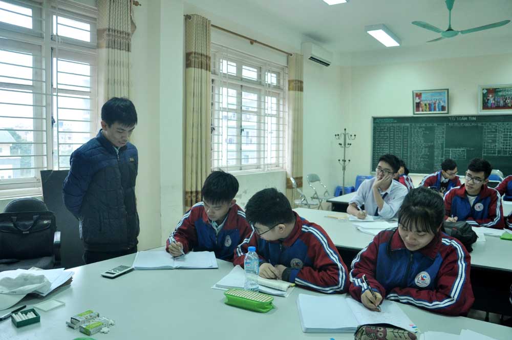 Một tiết học của học sinh lớp 12 Trường THPT Chuyên Hạ Long