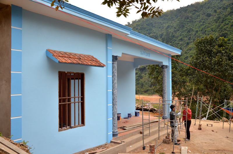 Nhờ được vay vốn ưu đãi diện hộ nghèo vùng ĐBKK của Ngân hàng CSXH, hộ gia đình chị Lý Thị Hường, thôn Tân Ốc II, xã Đồng Sơn, huyện Hoành Bồ đã xây dựng xong nhà mới trong năm 2017