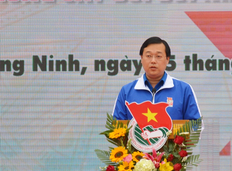 Đồng chí Lê Quốc Phong, Ủy viên dự khuyết BCH T.Ư Đảng, Bí thư thứ nhất BCH T.Ư Đoàn phát biểu tại lễ khởi động.