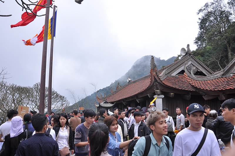 Chùa Hoa Yên là một điểm đến không thể thiếu, thu hút đông đảo du khách trong mùa hội xuân.