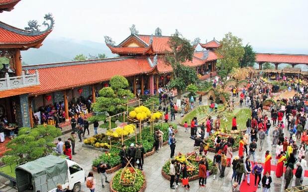Kế đến là lễ hội xuân Chùa Ba Vàng (TP Uông Bí), ngôi chùa có chính điện trên núi lớn nhất Việt Nam.