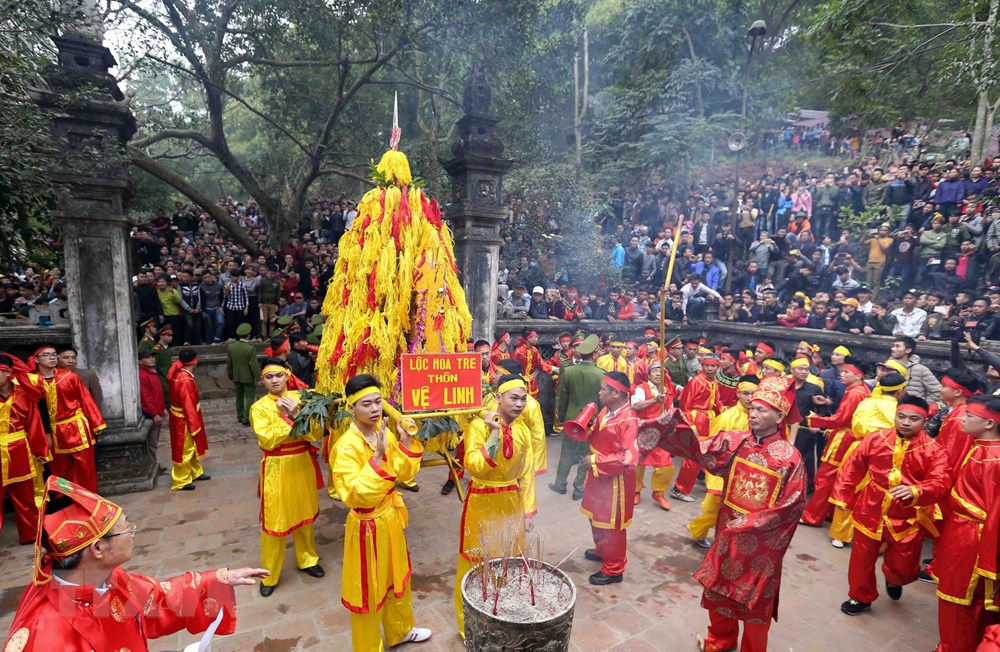 Lễ rước Hoa tre truyền thống tại hội đền Sóc 2018. (Ảnh: Quang Quyết/TTXVN)