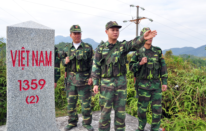 Cán bộ chiến sĩ Đồn BP Bắc Sơn thường xuyên tuần tra kiểm soát khu vực cột mốc 1359 (2). 