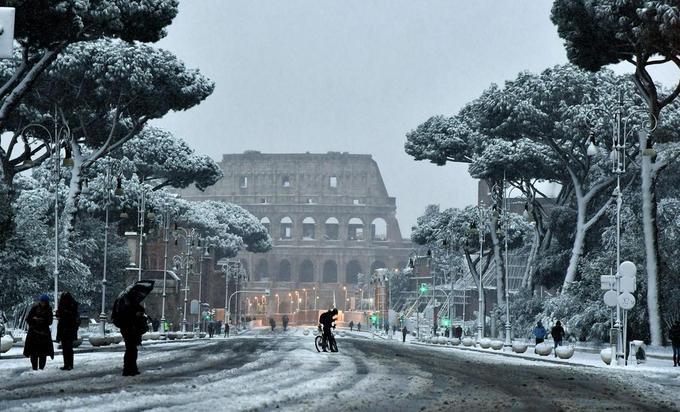 Nhà báo Italy, Andrea Bettini, miêu tả những quảng trường và con phố ngập tuyết như 
