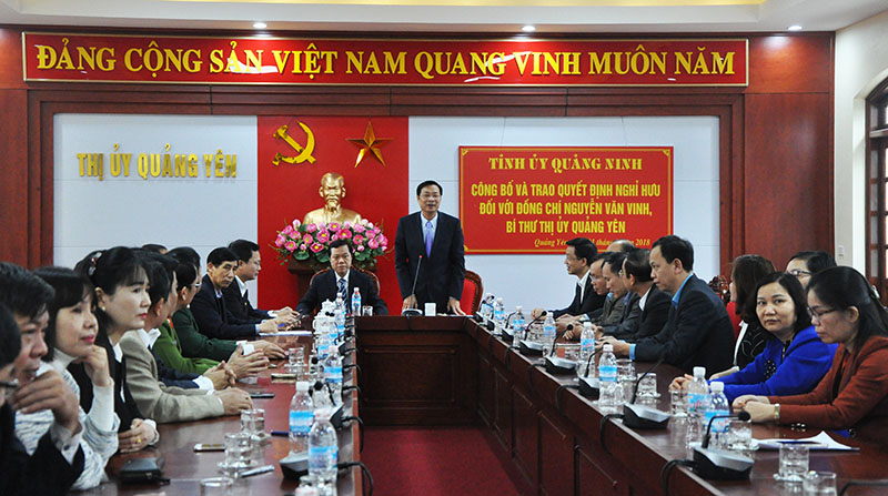 Đồng chí Nguyễn Văn Đọc, Bí thư Tỉnh ủy, Chủ tịch HĐND tỉnh, phát biểu tại buổi trao quyết định.