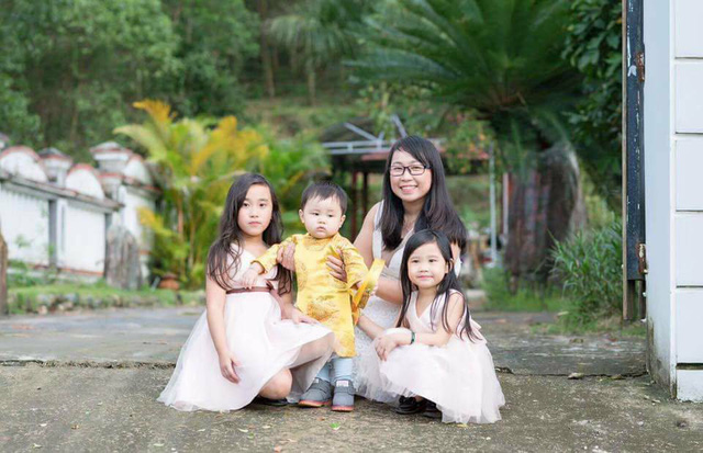 Huỳnh Thị Sang cảm thấy hạnh phúc khi được ở bên 2 con gái và Kem (Ảnh NVCC)