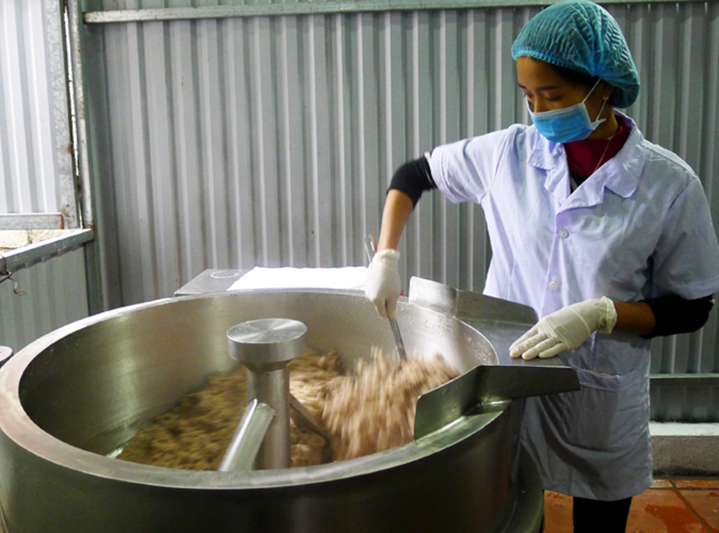 Chế biến ruốc hàu ở Công ty TNHH sản xuất và thương mại thủy sản Quảng Ninh
