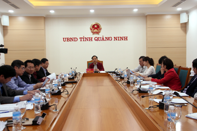 Đồng chí Đặng Huy Hậu, Phó Chủ tịch Thường trực UBND tỉnh phát biểu tại cuộc họp