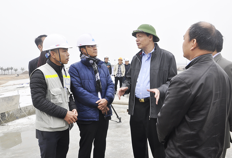 Chủ tịch UBND tỉnh Nguyễn Đức Long kiểm tra dự án Quảng trường Mặt trời Hạ Long do Tập đoàn Sun Group là chủ đầu tư.