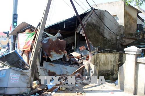Một phần ngôi nhà của bà Trần Thị Lạc (xã An Mỹ) bị hư hỏng.