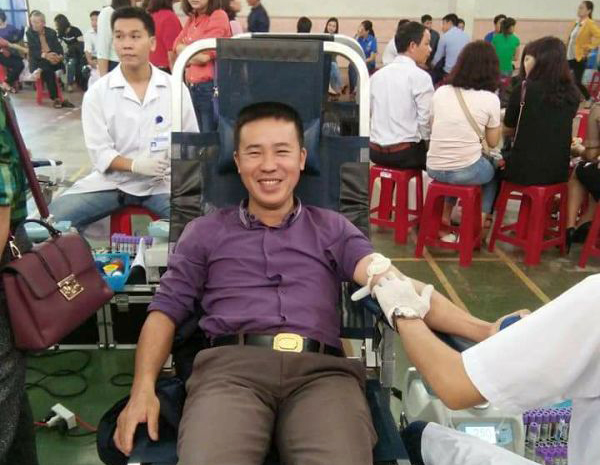 Thầy Hùng từng tham gia nhiều đợt hiến máu cứu người