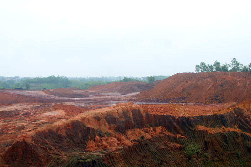 Mặc dù chưa được cấp phép khai thác mỏ song Công ty TNHH xây dựng Thắng Lợi Đông triều vẫn hoạt động sản xuất gạch xây dựng từ nhiều năm nay tại thôn 6, xã Quảng Phong.