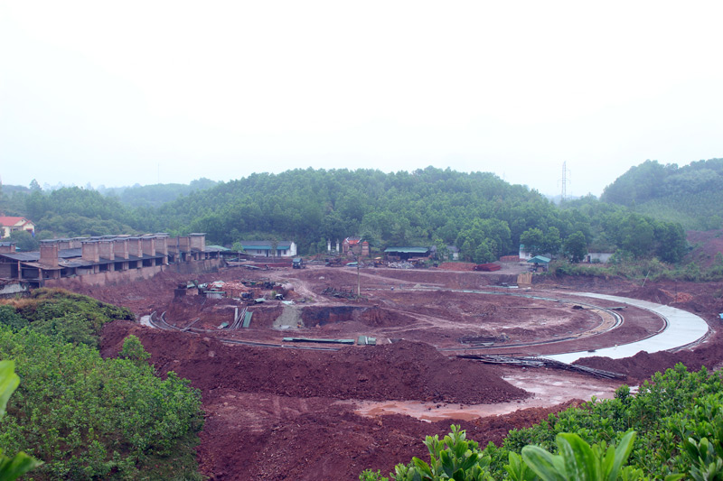 Công ty TNHH sản xuất gạch xây dựng Hải Hà cũng hoạt động trong khi chưa được cấp phép khai thác mỏ.