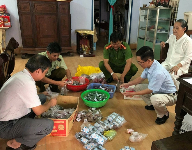 Ngành chức năng kiểm tra, tịch thu 114.000 viên thuốc đông dược tại cơ sở ở phường Phước Thới.
