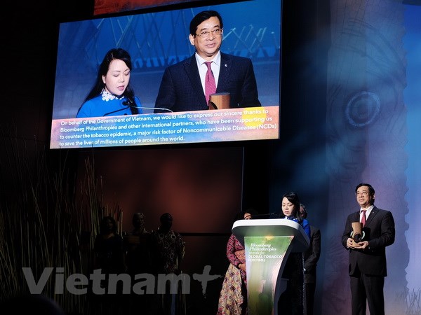 Bộ trưởng Y tế Nguyễn Thị Kim Tiến phát biểu tại lễ nhận giải. (Ảnh: Phi Hùng/Vietnam+)