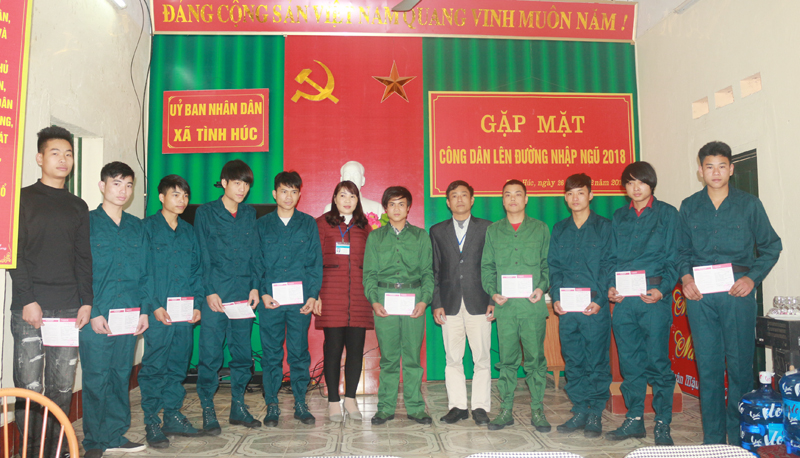 Lãnh đạo huyện Bình Liêu gặp mặt các thanh niên chuẩn bị lên đường nhập ngũ