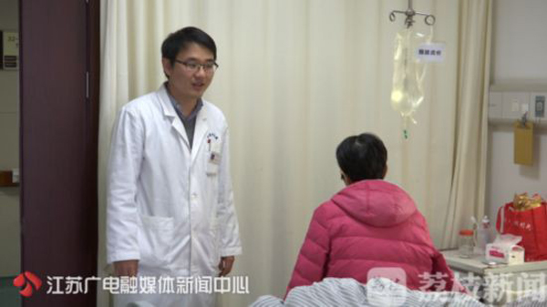 Wang đang được điều trị bệnh thận tại bệnh viện, Ảnh: Shanghaiist.