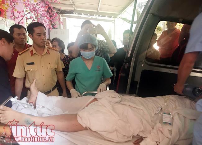 Lãnh đạo Phòng Cảnh sát giao thông đường bộ - đường sắt thăm chiến sĩ bị thương tại Bệnh viện 175.