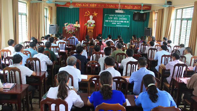 Huyện  ủy Hoành Bồ tổ chức tập huấn cho các bí thư chi bộ kiêm trưởng thôn.