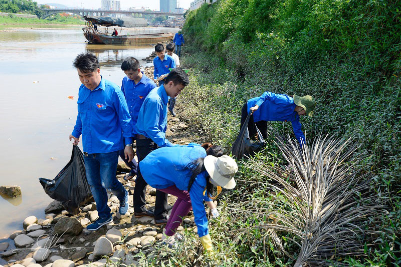 Bảo vệ môi trường luôn được Thành đoàn Móng Cái quan tâm hàng đầu. Nhất là thu gom rác thải trên các bãi biển, dọc sông Ka Long. 